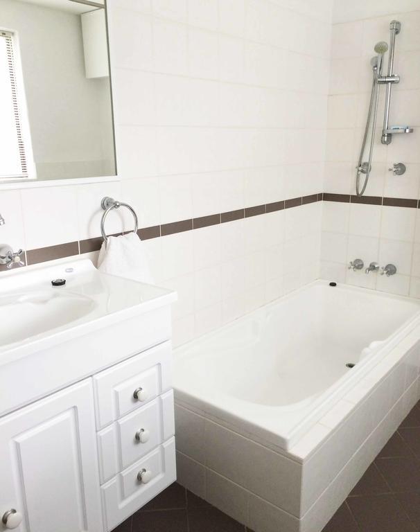 Kenata-Fairway Apartment Hotel Пърт Екстериор снимка